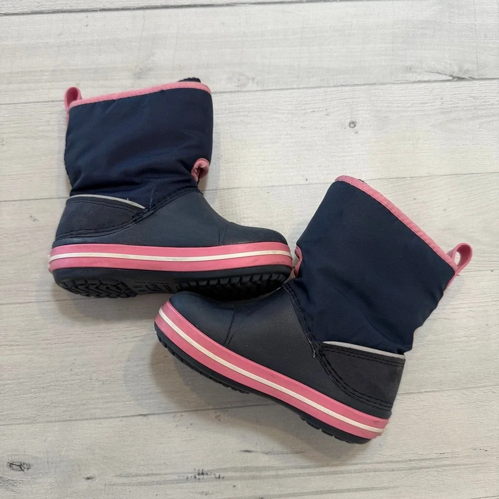 Crocs girls navy blue pink snow boots‎ child size 7